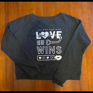 woman’s aeropostale crop top